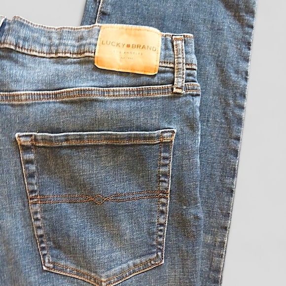Lucky Brand 223 Jeans Straight Leg Jeans Classic Wash$110 Retail EUC - Picture 9 of 15